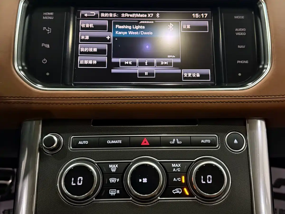 Photo 11 - Land Rover Range Rover Sport
