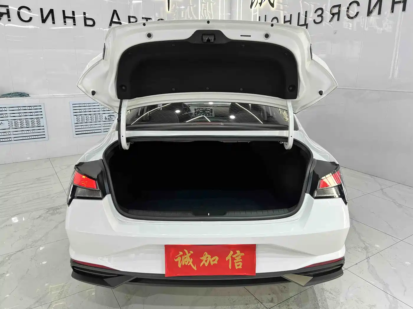 Hyundai Elantra 2023 1.5L CVT GLS Premium фото 16