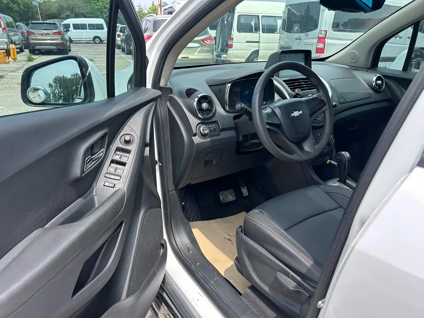 Chevrolet Trax 2016 1.4T Automatic 2WD Comfort Sunroof Edition фото 9