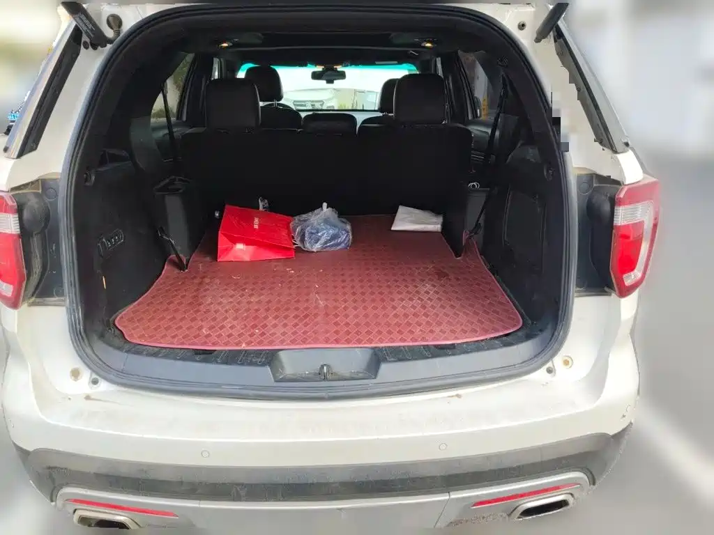 Photo 10 - Ford Explorer (Import)