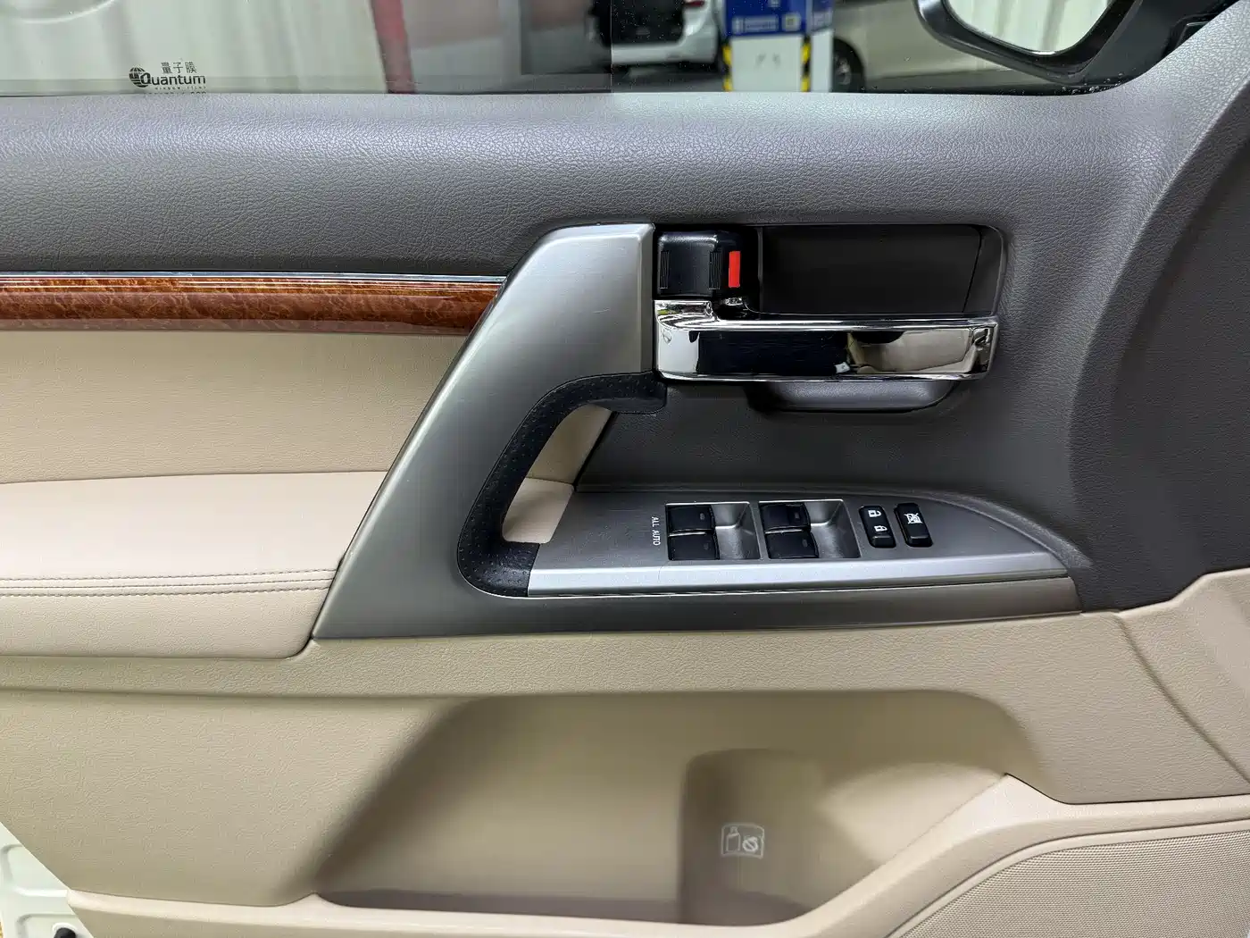 Toyota Land Cruiser 2012 4.0L Automatic VX фото 14