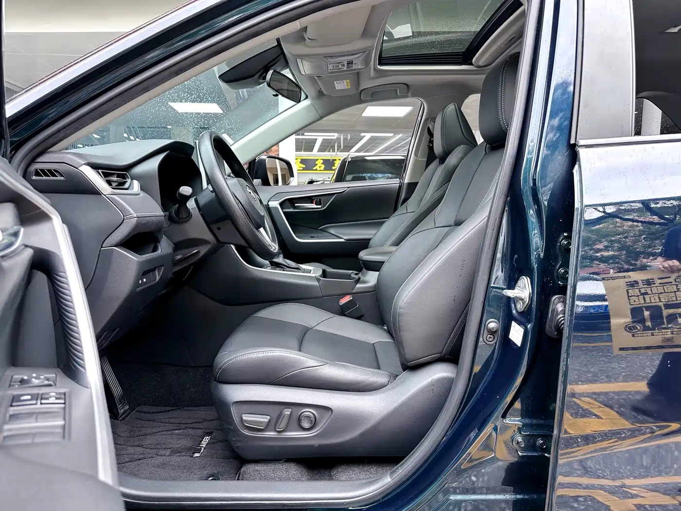 Toyota Wildlander 2020 Dual Engine 2.5L E-CVT FWD Luxury фото 11