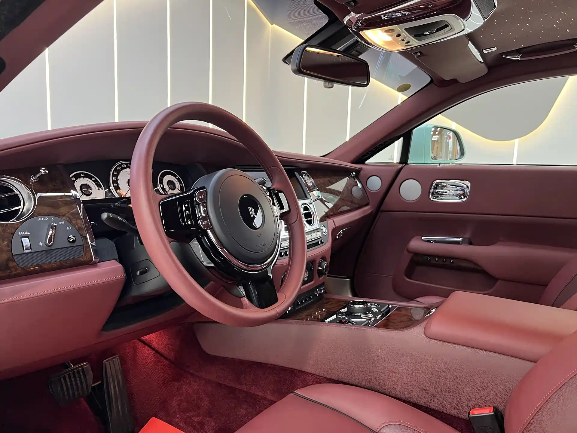 Фото 18 - Rolls-Royce Wraith
