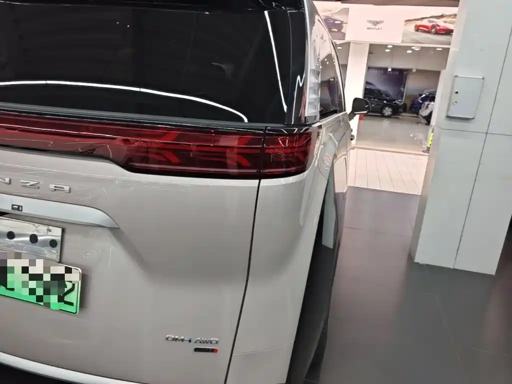 Denza D9 2026 2025 DM-i Smart Drive Edition 1020 AWD Premium