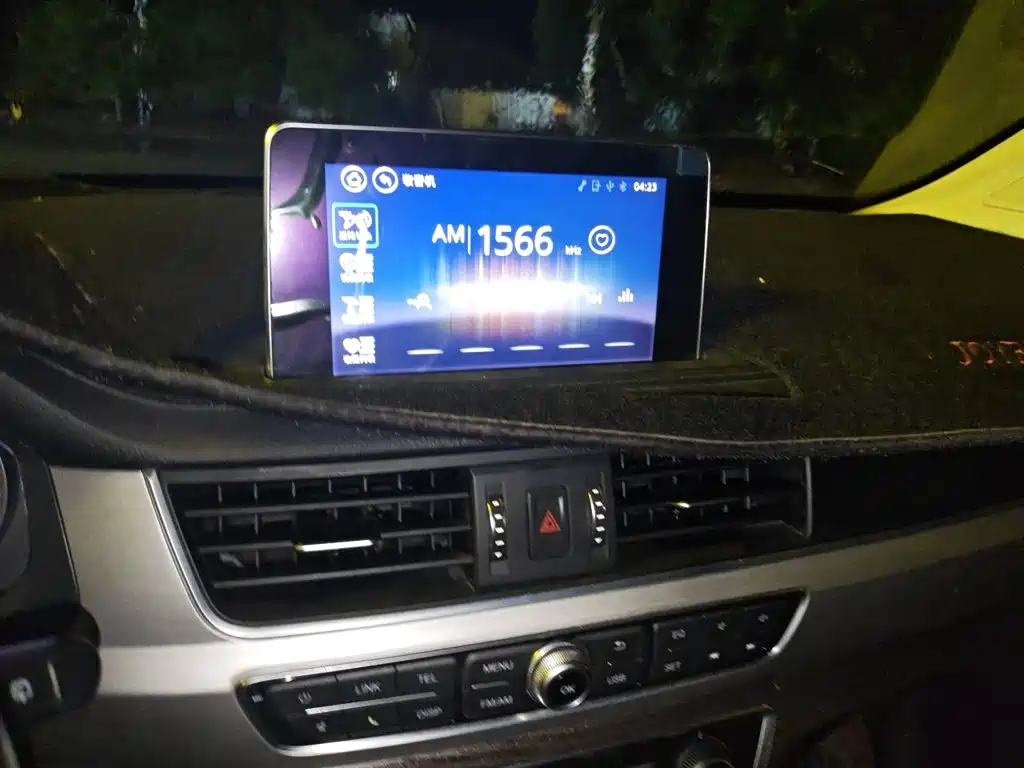 صورة 9 - Dongfeng Fengxing Jingyi X6