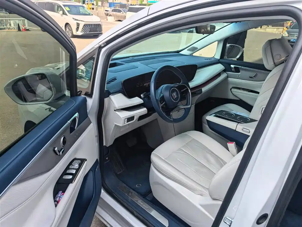 BUICK GL8 NEW ENERGY