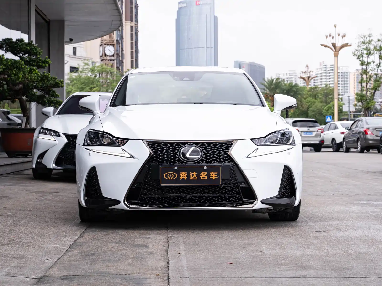 Фото 2 - Lexus IS