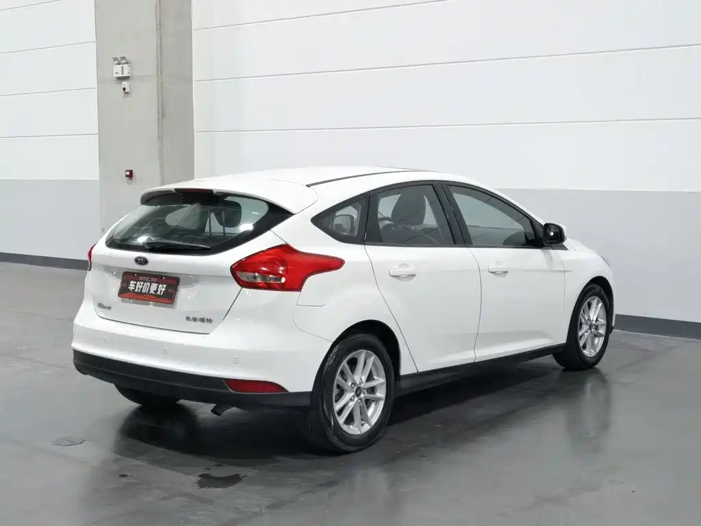 Фото 2 - Ford Focus