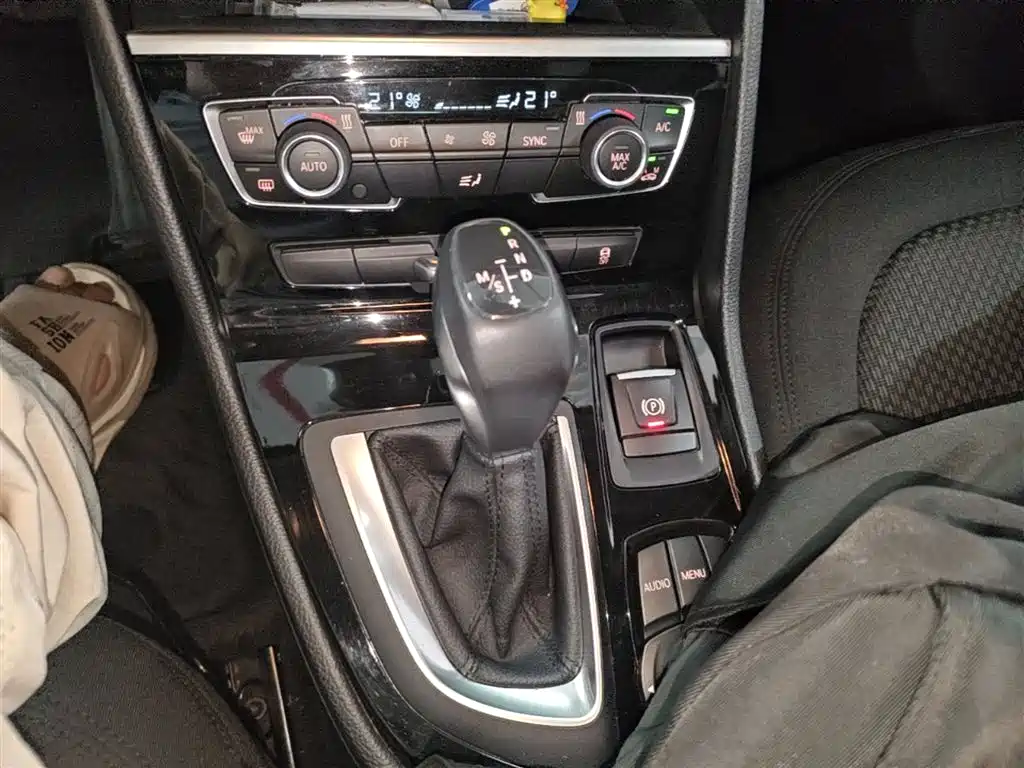 BMW 2 Series Touring 2016 218i Leading фото 14