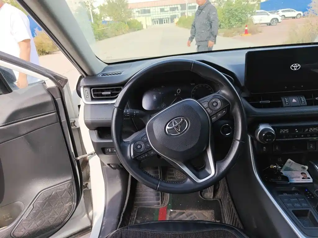 Photo 6 - Toyota RAV4