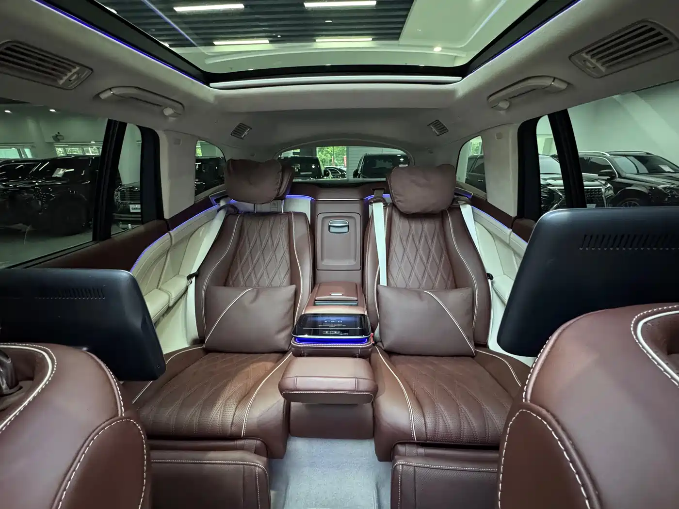 Mercedes-Benz Maybach GLS 2024 GLS 480 4MATIC фото 16