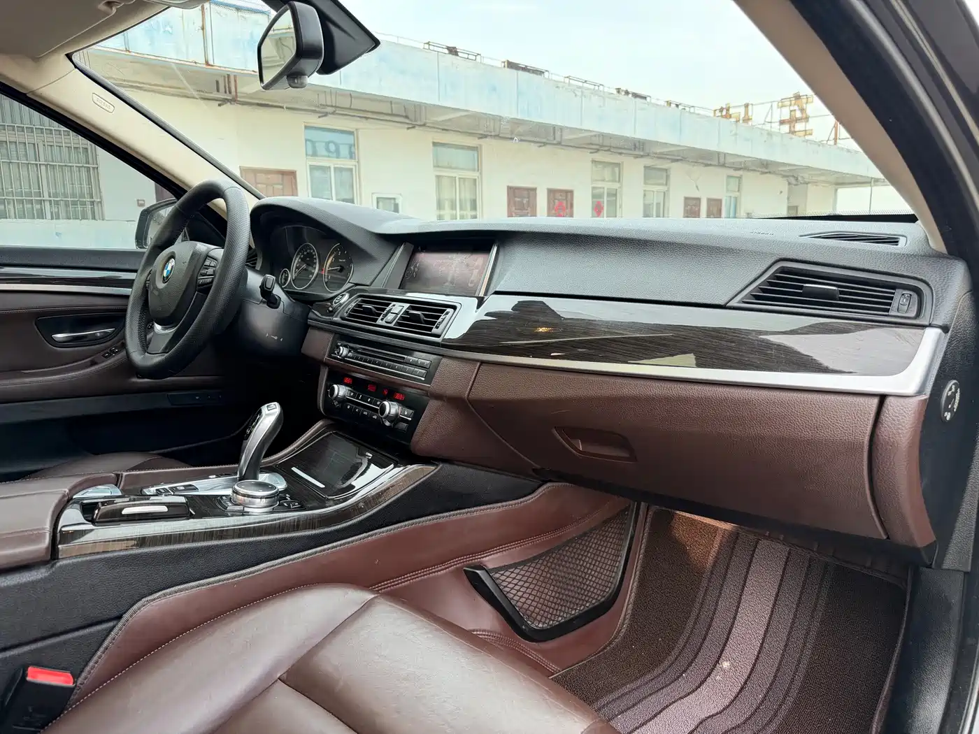 BMW 5 Series 2014 525Li Luxury Design Package фото 13