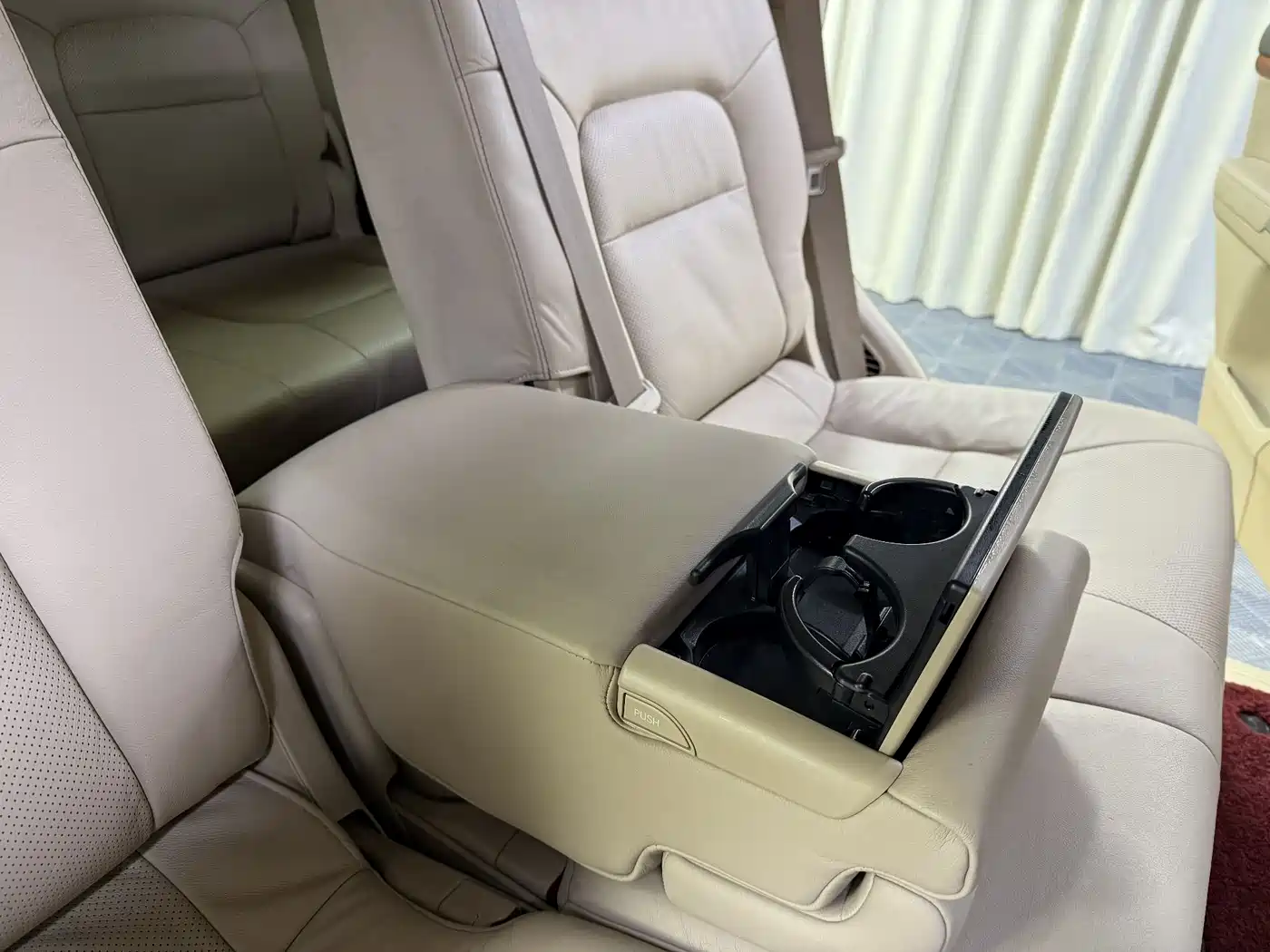 Toyota Land Cruiser 2012 4.0L Automatic VX фото 35