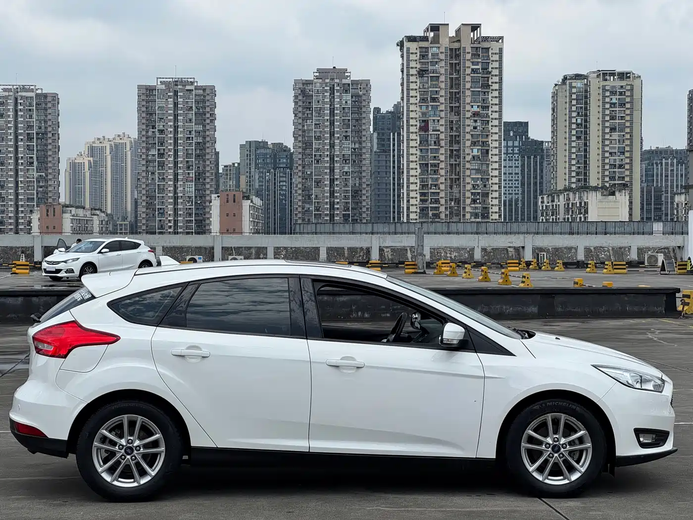 FORD FOX