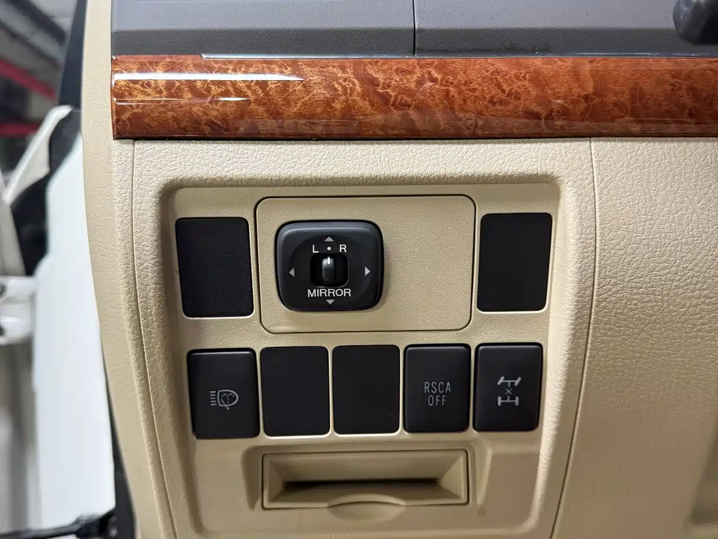 Toyota Land Cruiser 2012 4.0L Automatic VX фото 18