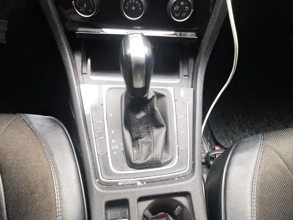 Фото 7 - Volkswagen Golf