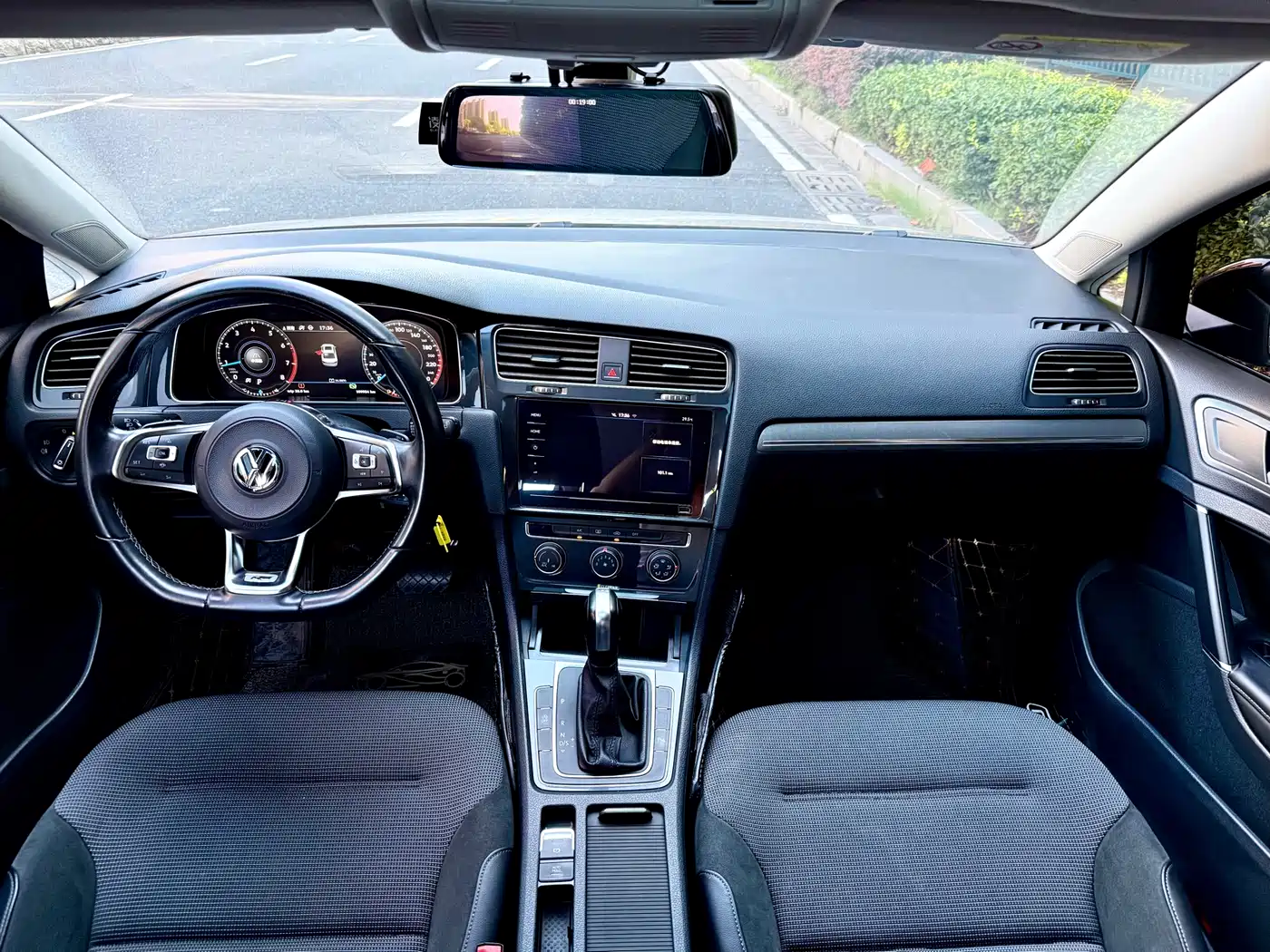 Volkswagen Golf 2020 280TSI DSG Luxury фото 5