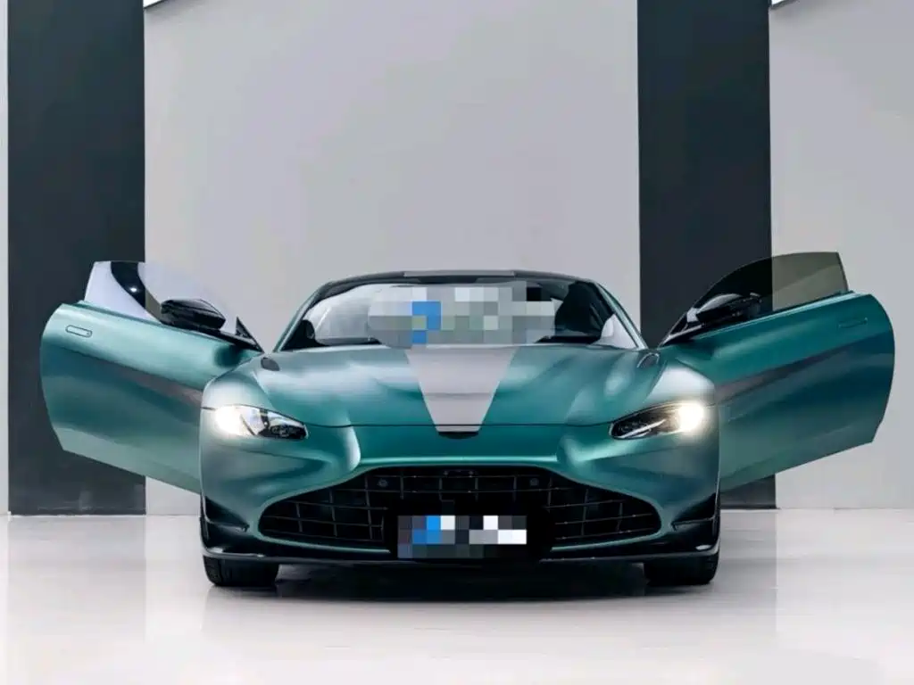 Фото 2 - Aston Martin Vantage