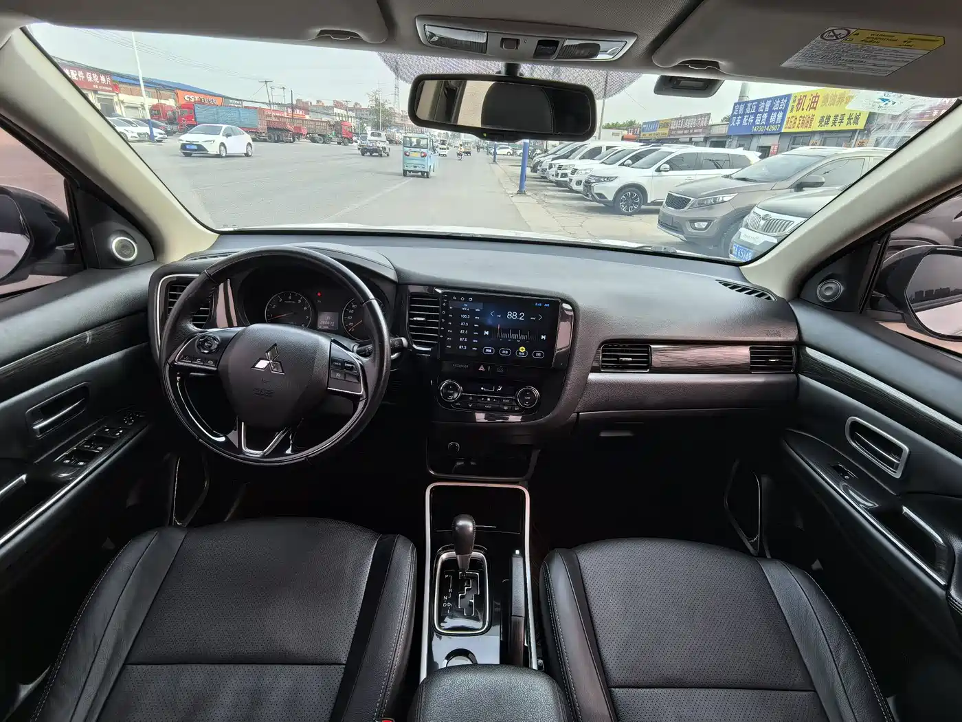 MITSUBISHI OUTLANDER