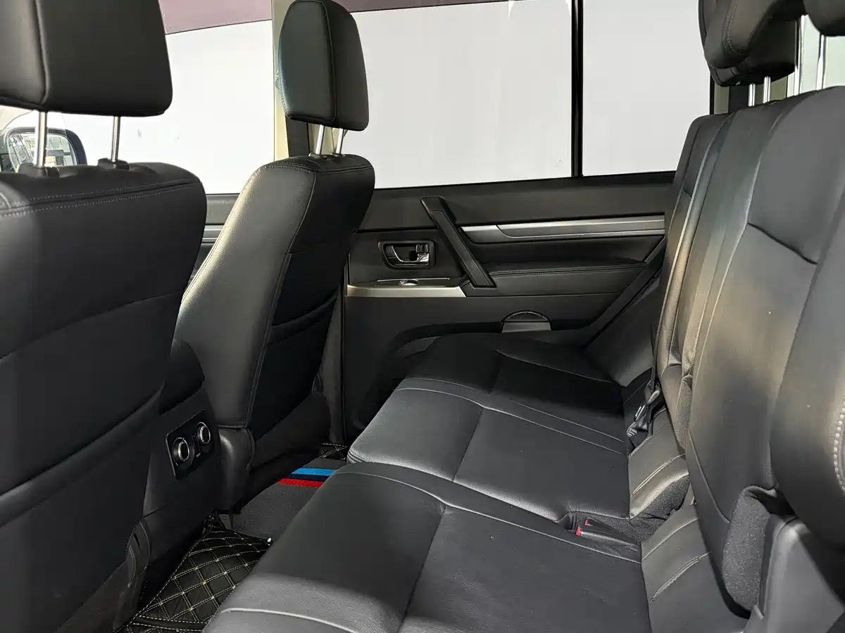 Mitsubishi Pajero (Import) 2017 2016 3.0L Automatic Luxury (China V)