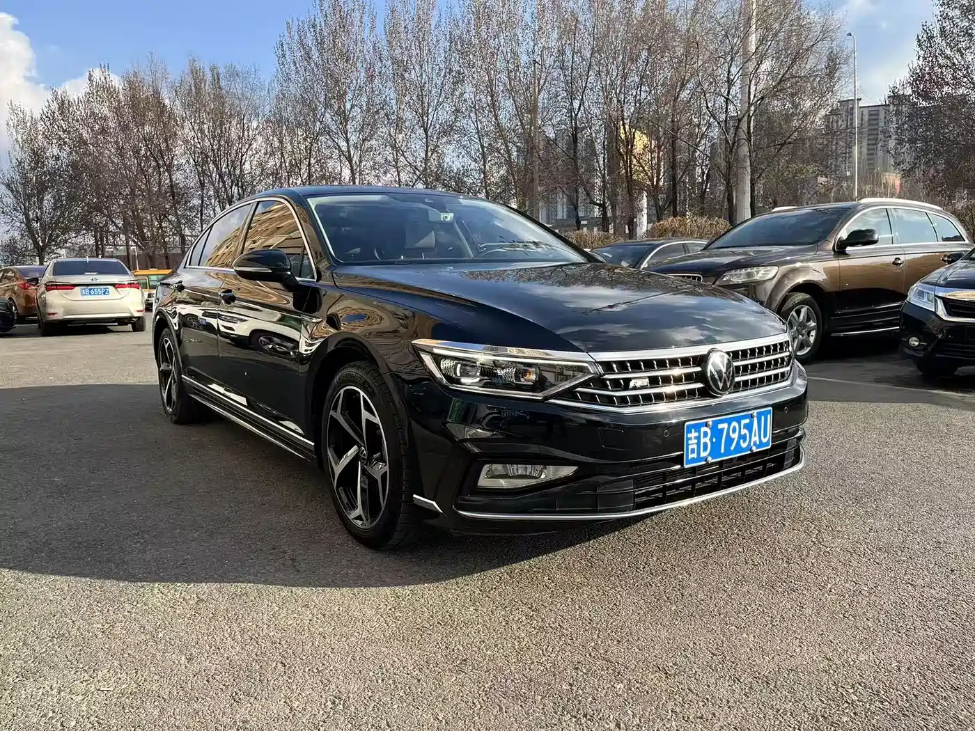 Volkswagen Magotan 2023 Model 2 Million Commemorative Edition 330TSI DSG Luxury фото 3