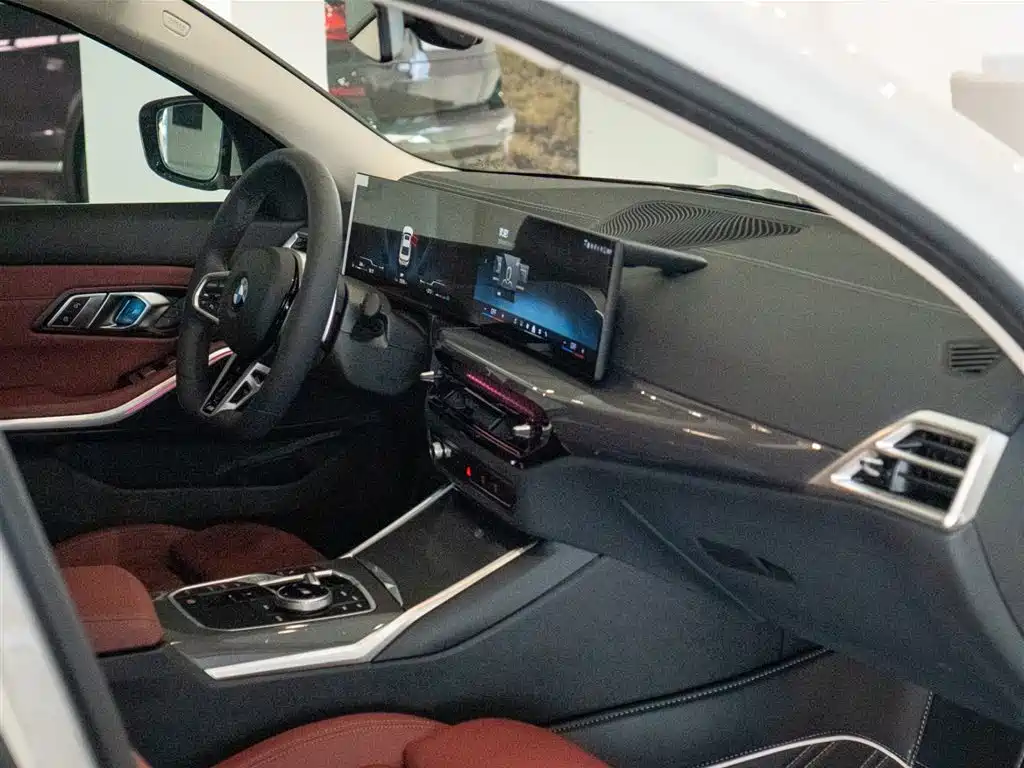 BMW 3 Series 2025 325i M Sport Package фото 20