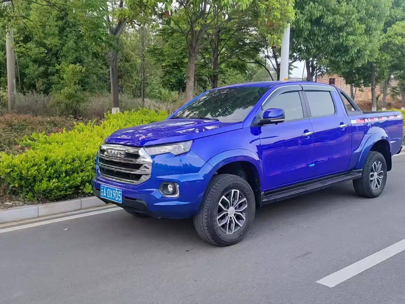 Jiangling Yuhu 7 2022 2022 2.0T Automatic Diesel 4WD Premium Long Wheelbase
