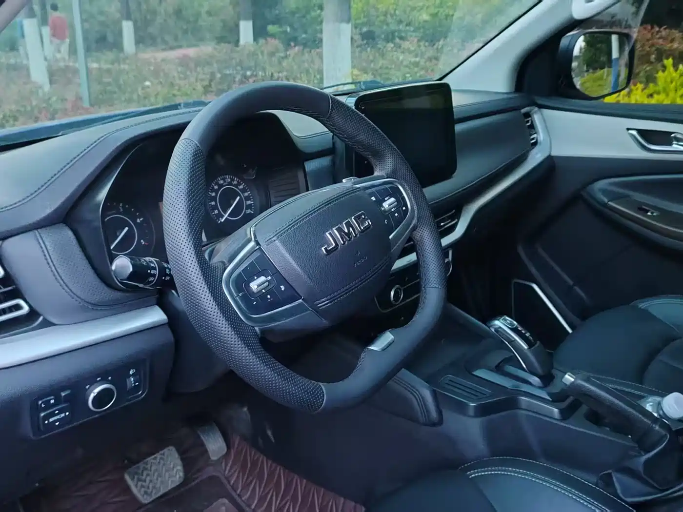 Jiangling Yuhu 7 2022 2022 2.0T Automatic Diesel 4WD Premium Long Wheelbase