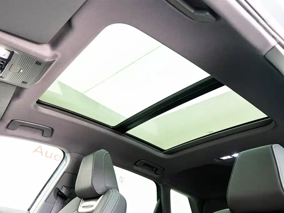 Audi Q4 e-tron 2023 50 e-tron quattro Creation Edition фото 20