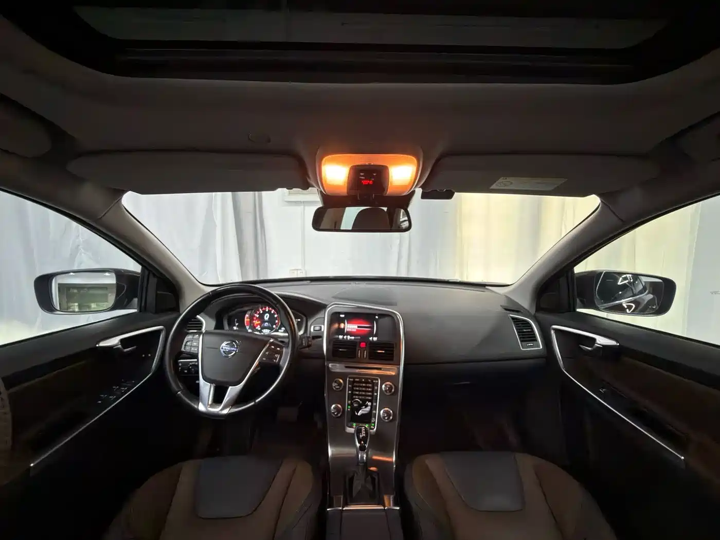 Фото 9 - Volvo XC60
