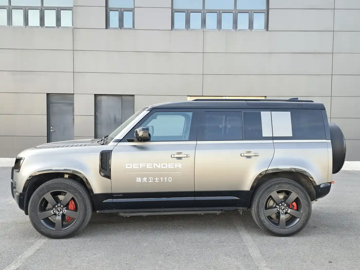 Land Rover Defender 2025 110 3.0T P400 X фото 5
