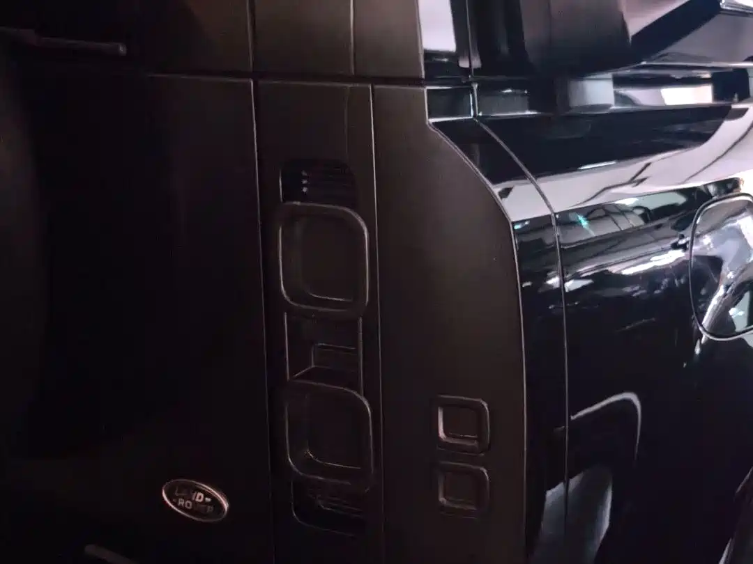 Land Rover Defender 2023 Model 110 3.0T P400 X фото 14