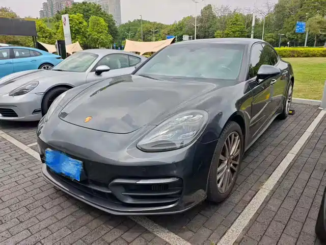 PORSCHE PANAMERA