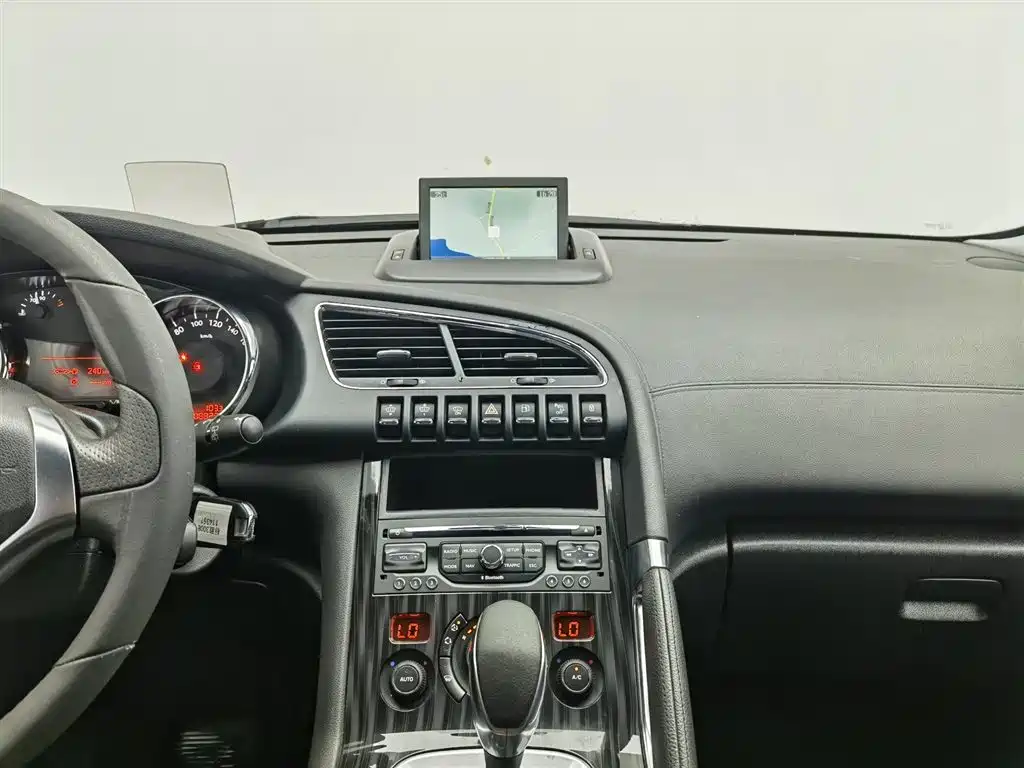 Peugeot 3008 2013 1.6THP Automatic Prestige Edition фото 12