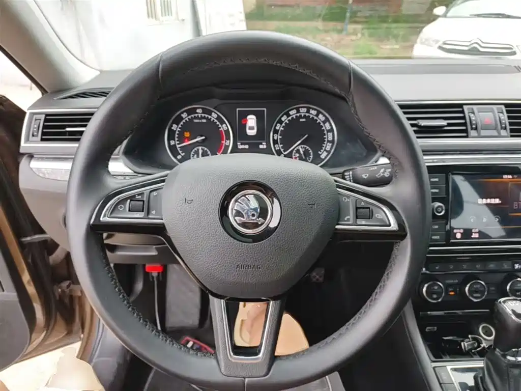 Škoda Superb 2016 TSI330 DSG Smart Edition фото 11