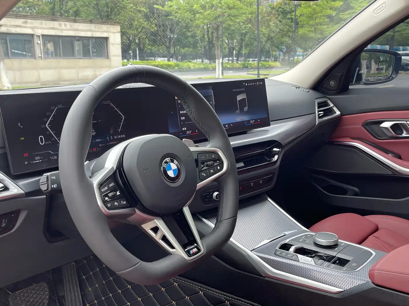 BMW 3 Series 2025 330Li M Sport Night Edition фото 23