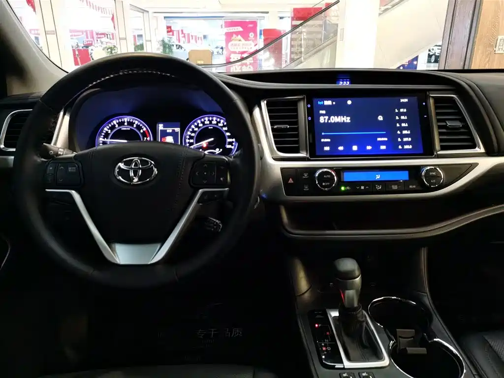 TOYOTA HIGHLANDER