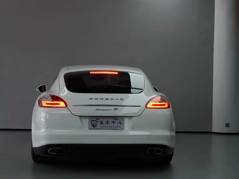Porsche Panamera 2010 Model Panamera 4S 4.8L фото 13
