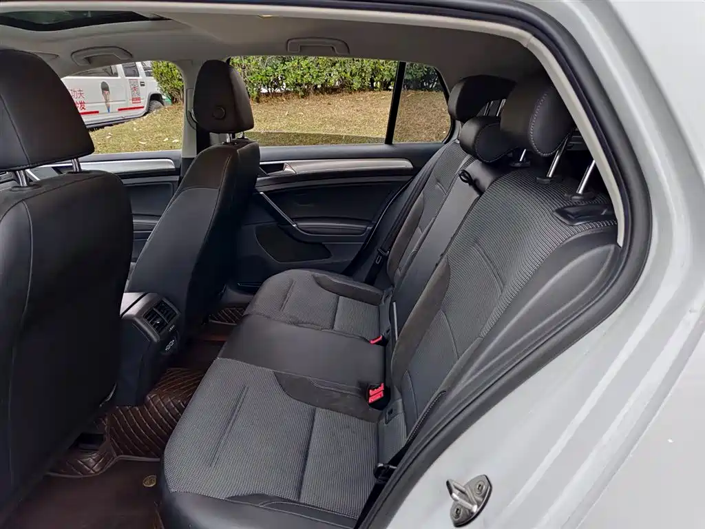 Volkswagen Golf 2020 Beloved Edition 280TSI DSG Comfort фото 8