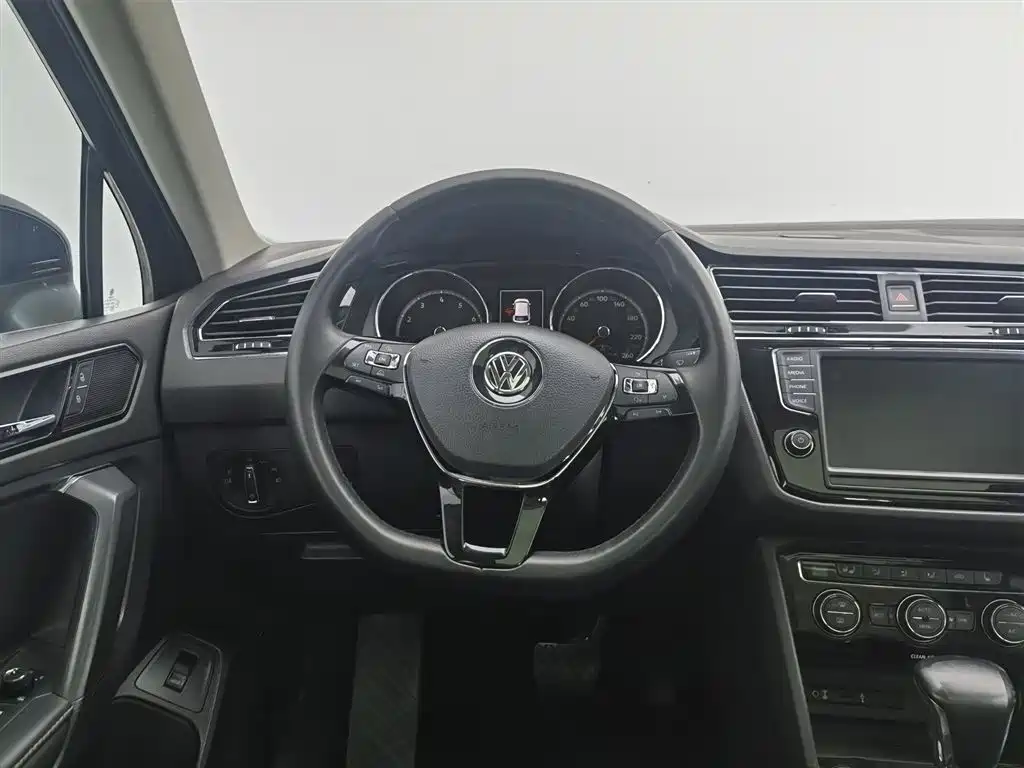 Volkswagen Tiguan L 2017 380TSI Automatic 4WD Luxury Edition фото 11