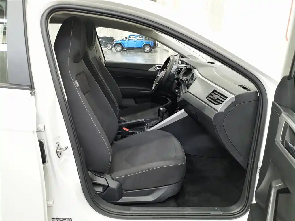 Volkswagen Polo 2021 Plus 1.5L Automatic Panorama Enjoyment Edition фото 23