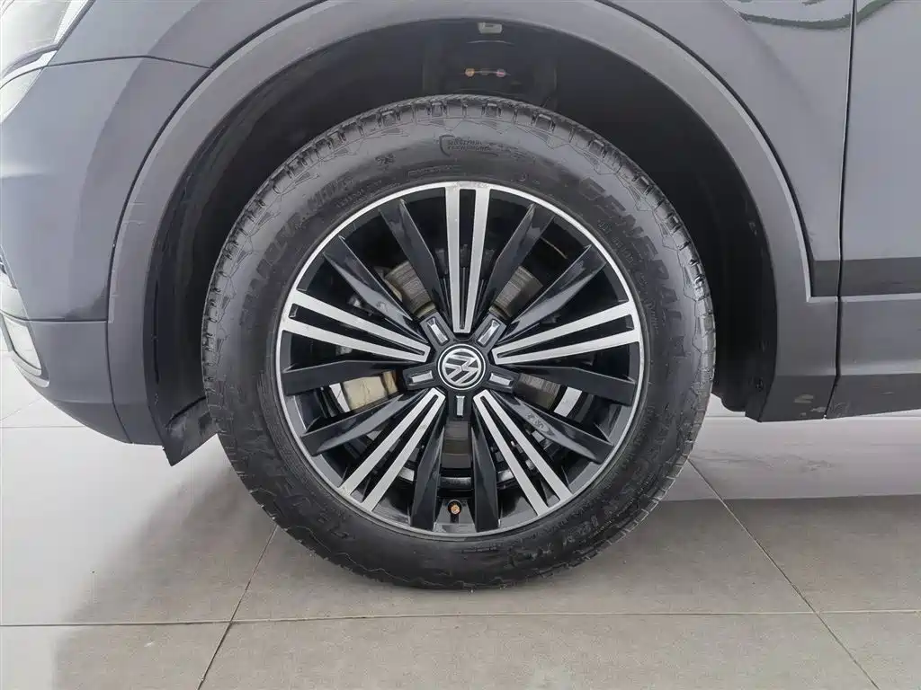 Volkswagen Tiguan L 2017 380TSI Automatic 4WD Luxury Edition фото 17