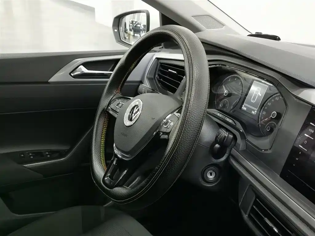 Volkswagen Polo 2021 Plus 1.5L Automatic Panorama Enjoyment Edition фото 22