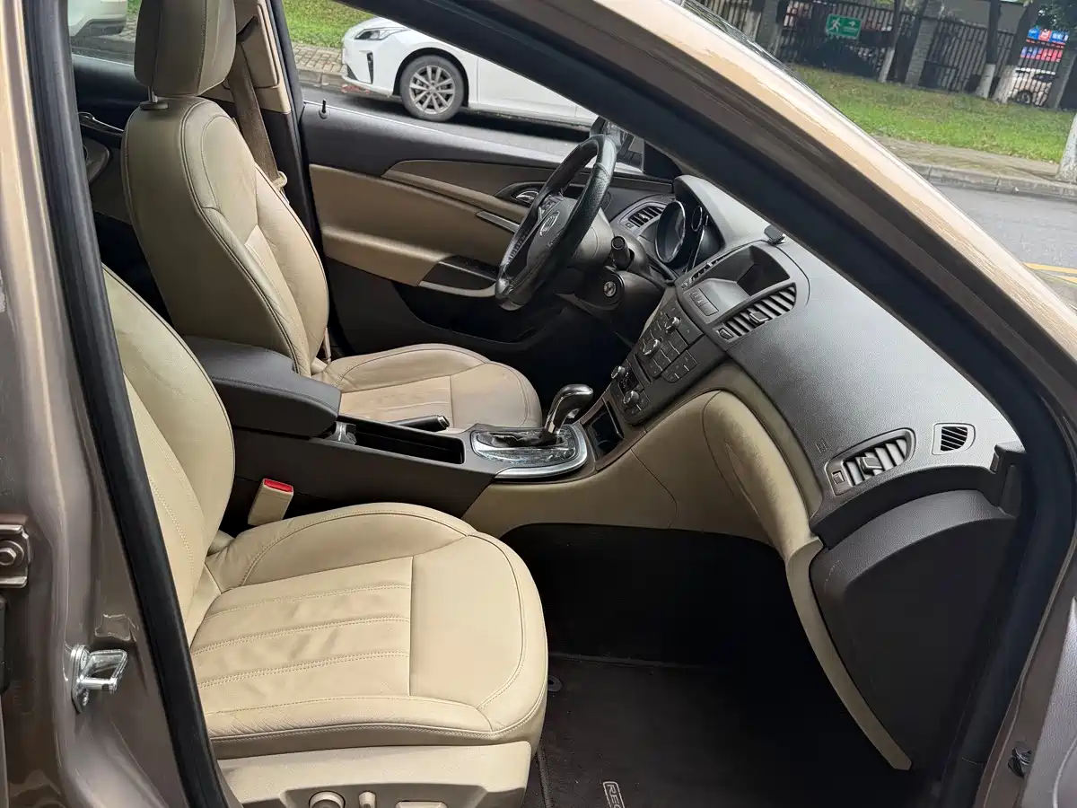 Buick Regal 2010 2010 2.0L Expo Edition