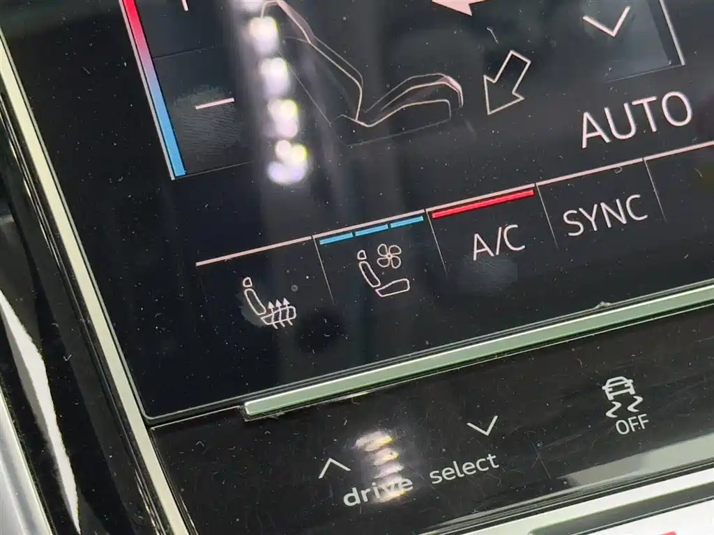 Photo 15 - Audi A8