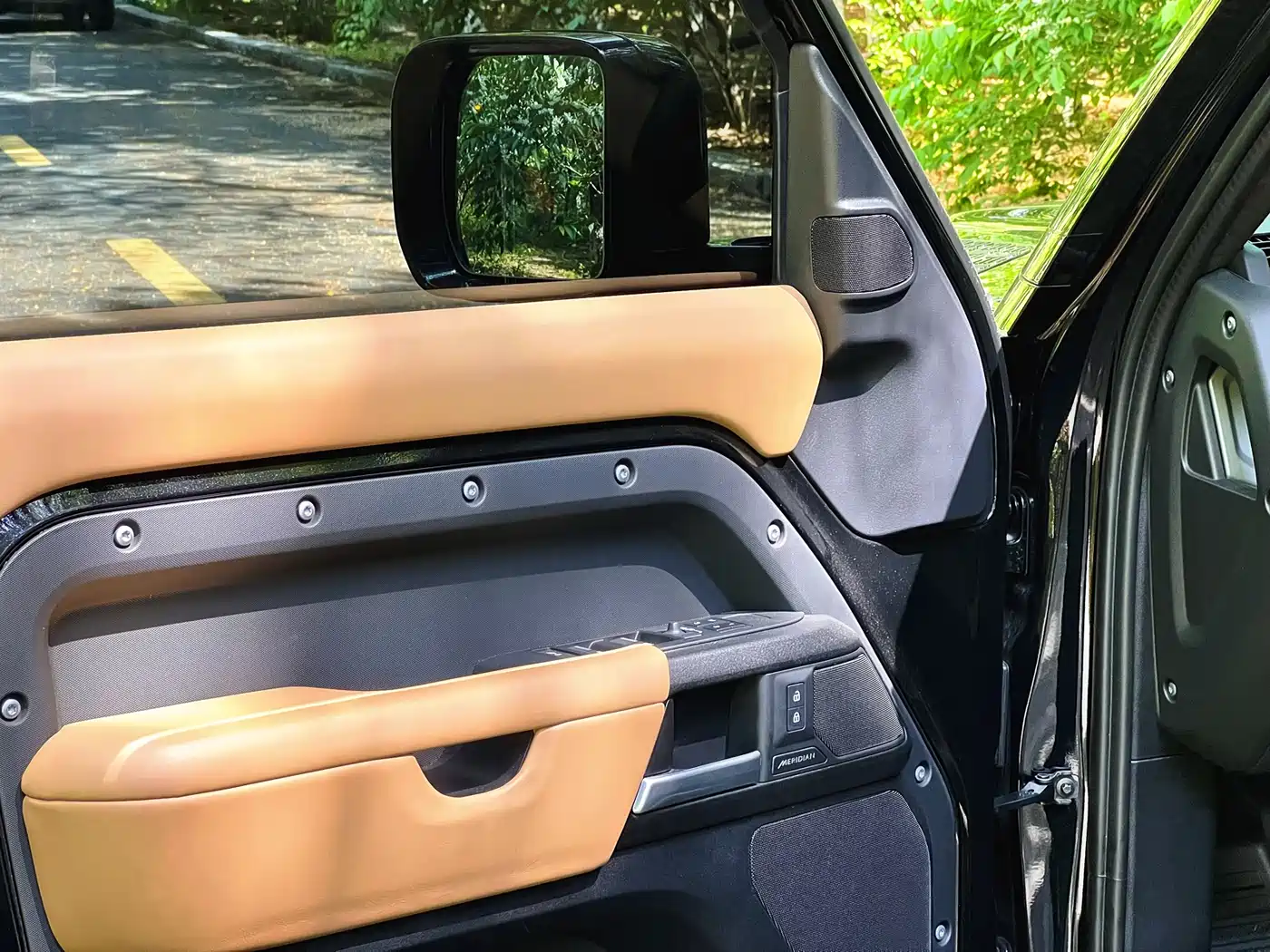 Land Rover Defender 2025 110 3.0T P400 -Dynamic HSE фото 18