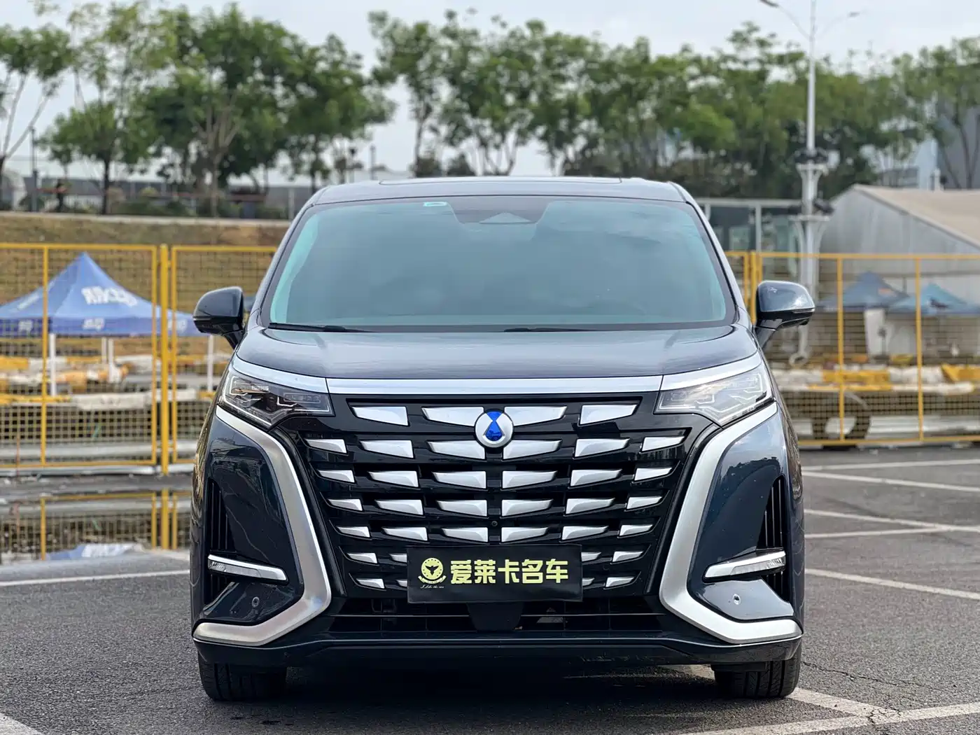 Denza D9 2023 2022 DM-i 970 AWD Flagship