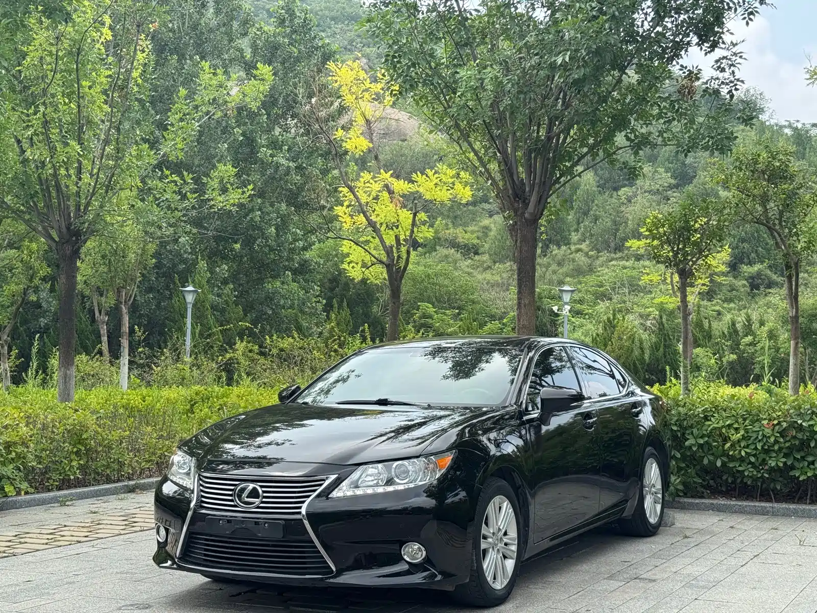 Фото 1 - Lexus ES