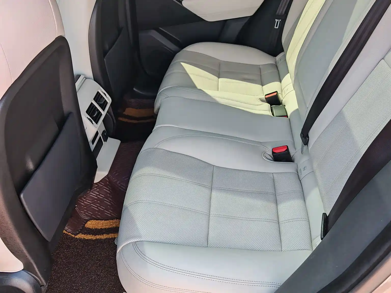 Фото 6 - Land Rover Range Rover Velar