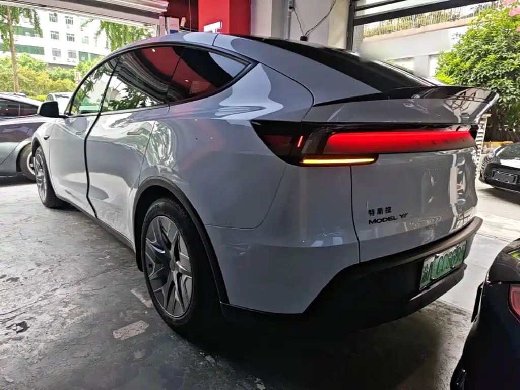Tesla Model Y L 2026 2025 Facelift Long Range AWD